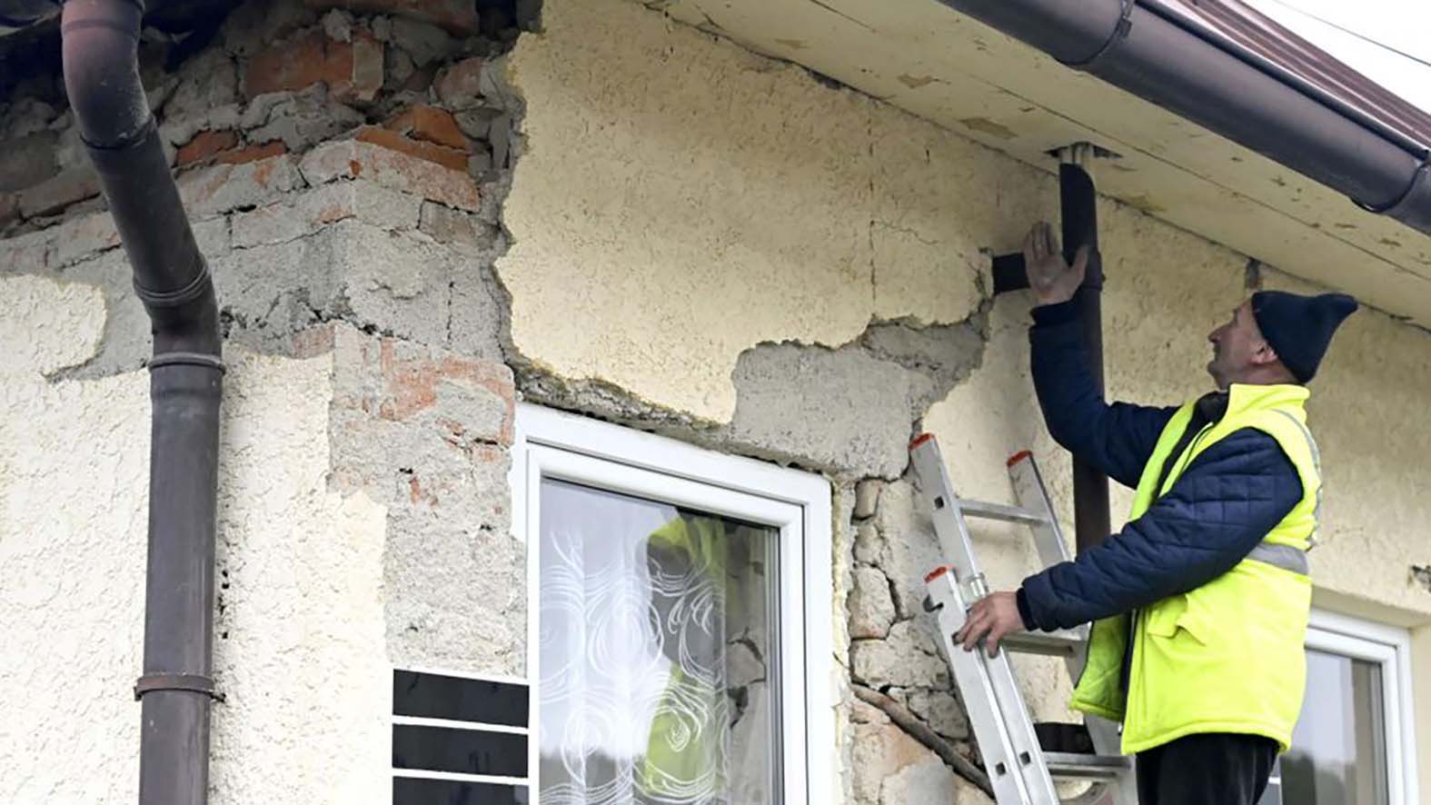 MPSVR poskytne dotáciu domácnostiam aj obciam, ktoré zasiahlo zemetrasenie