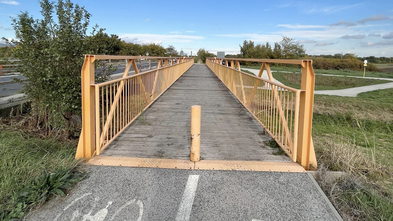 Začína sa prekládka cyklolávky ponad Šúrsky kanál 