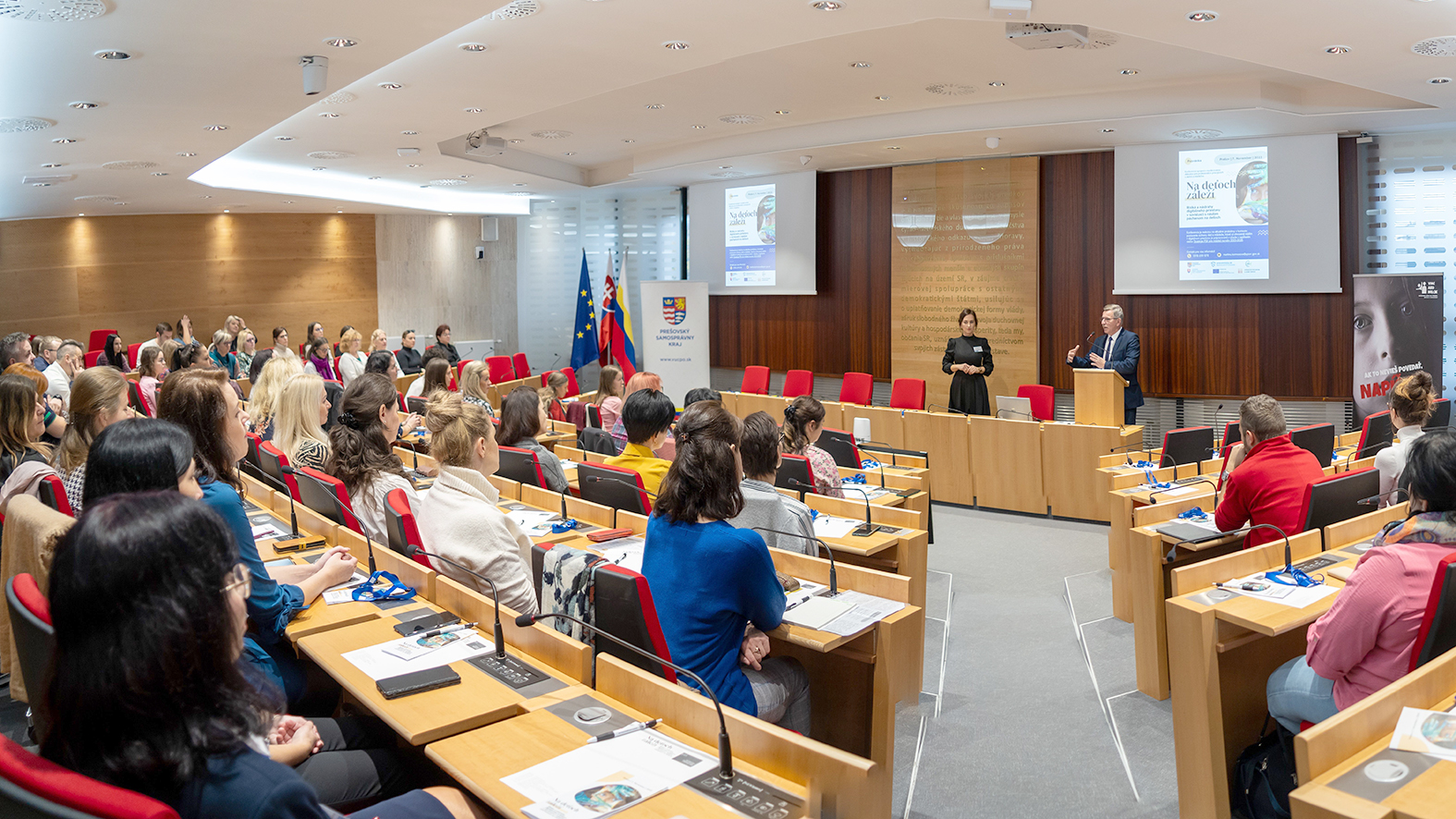 Na Úrade PSK poukázali na riziká digitálneho priestoru u detí a mladých