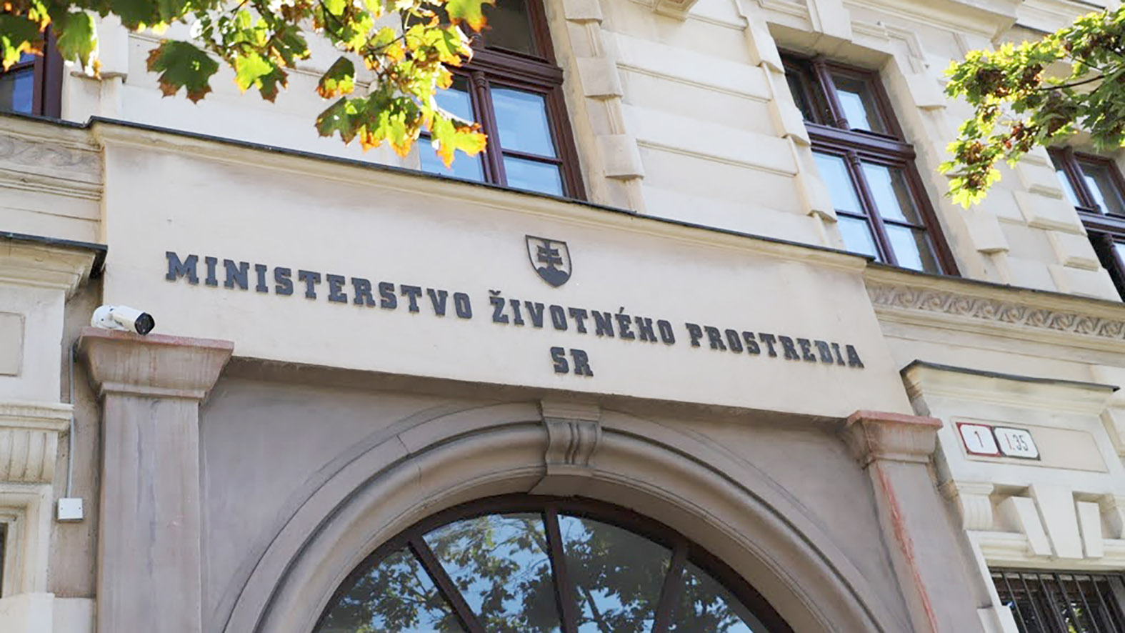 MŽP oznámilo podmienky pomoci na obnovu domov po krupobití a zemetrasení