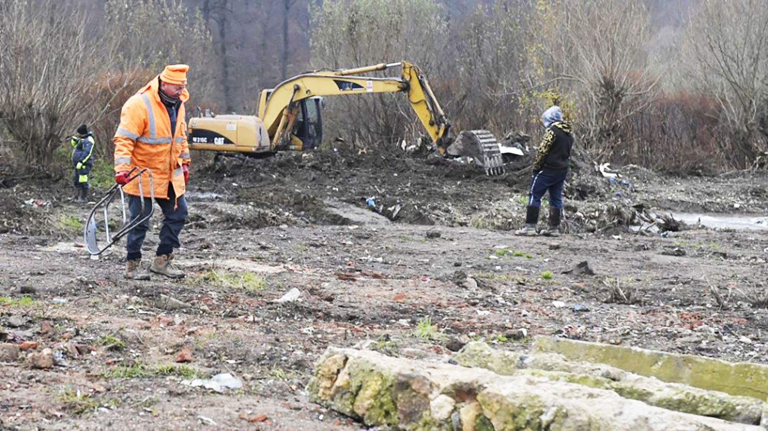 Väčšinu nelegálnych skládok v Jasove odstránili, s prácami pokračujú