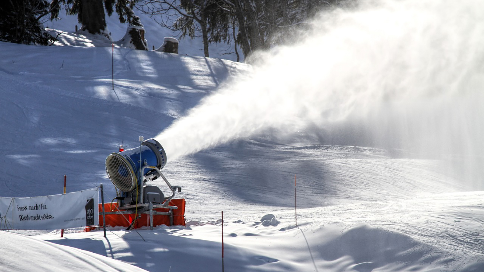 Vysoké Tatry: Vďaka ochladeniu začínajú zasnežovať aj menšie lyžiarske strediská