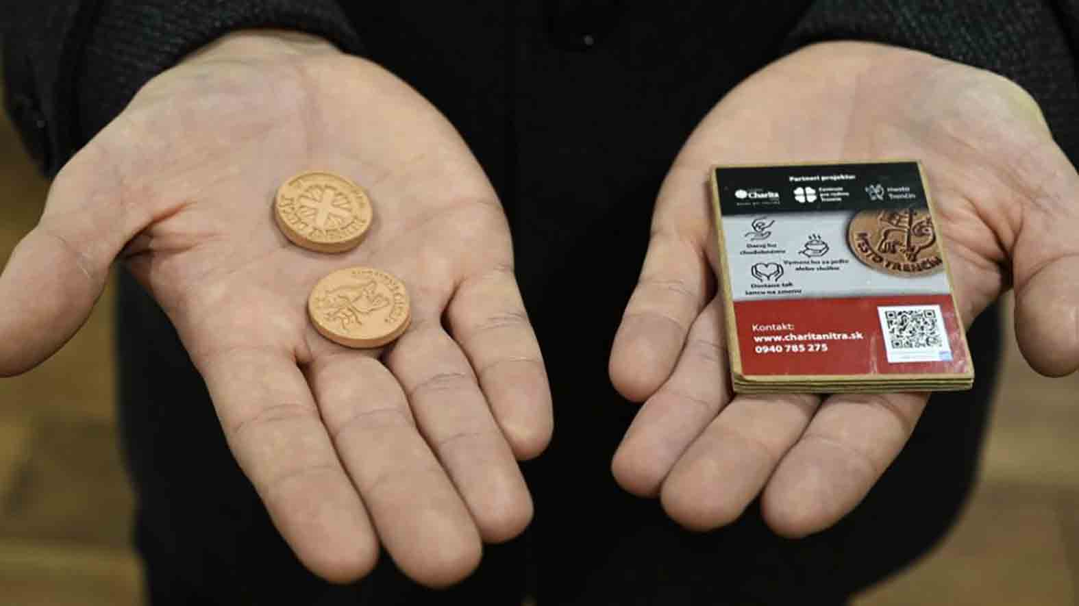 Ľuďom v núdzi pomáhajú hlinené dukáty, predali ich viac ako 2000
