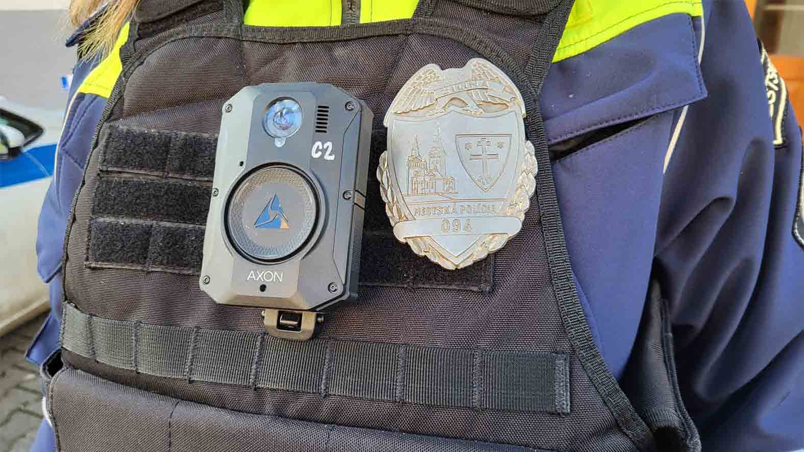 Žilinskí mestskí policajti začali používať telové kamery