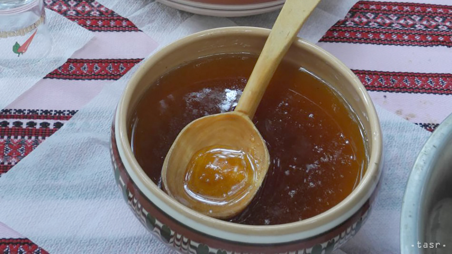 Mestskí lesníci zásobili materské škôlky vlastným medom už po druhý raz
