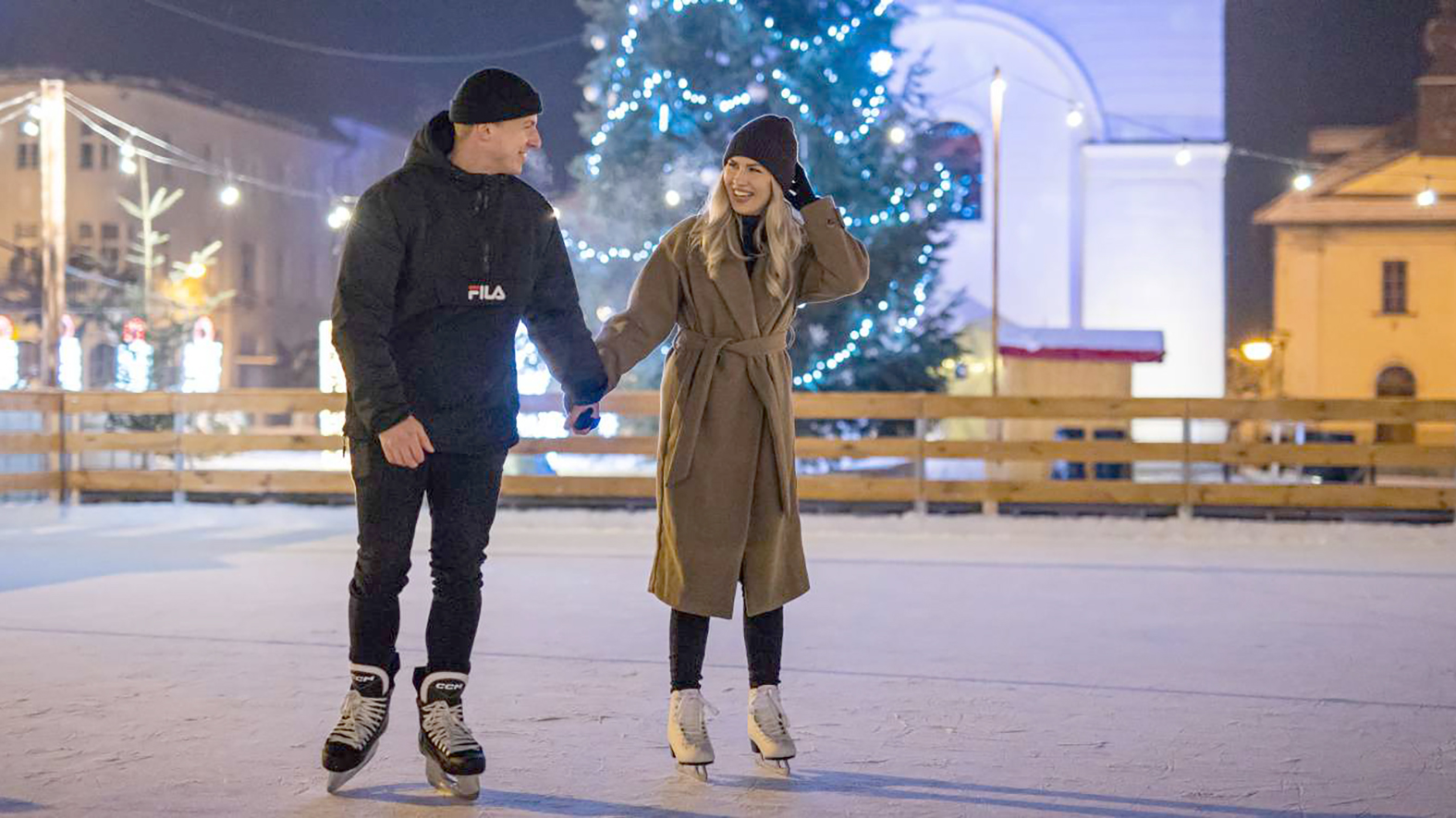 Horehronie otvorilo zimnú sezónu, lákadlom je Ľadové mestečko s klziskom