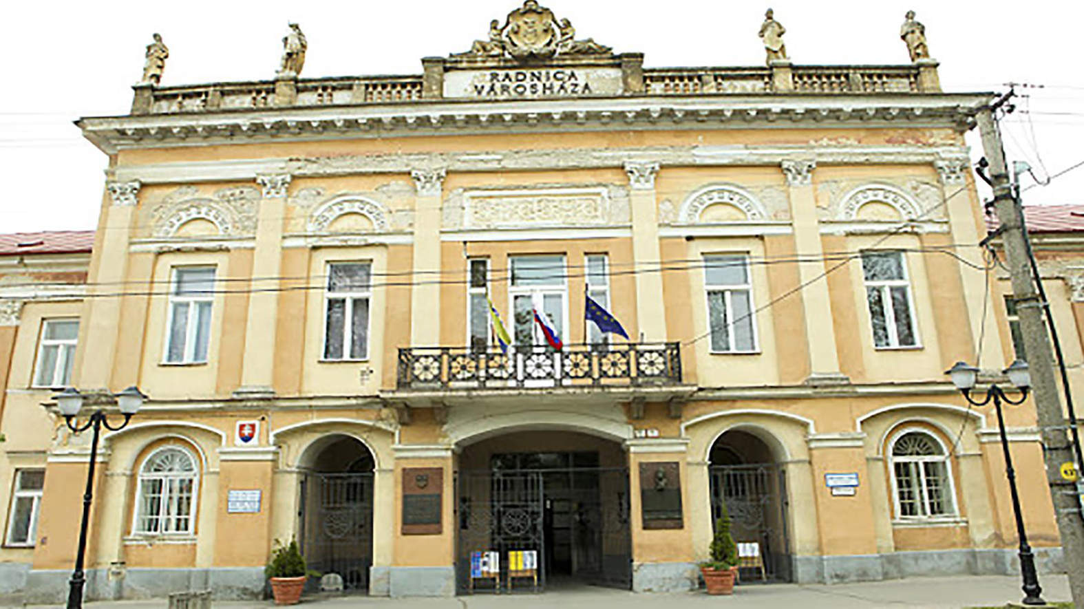 Mesto si vezme preklenovací úver na financovanie viacerých projektov