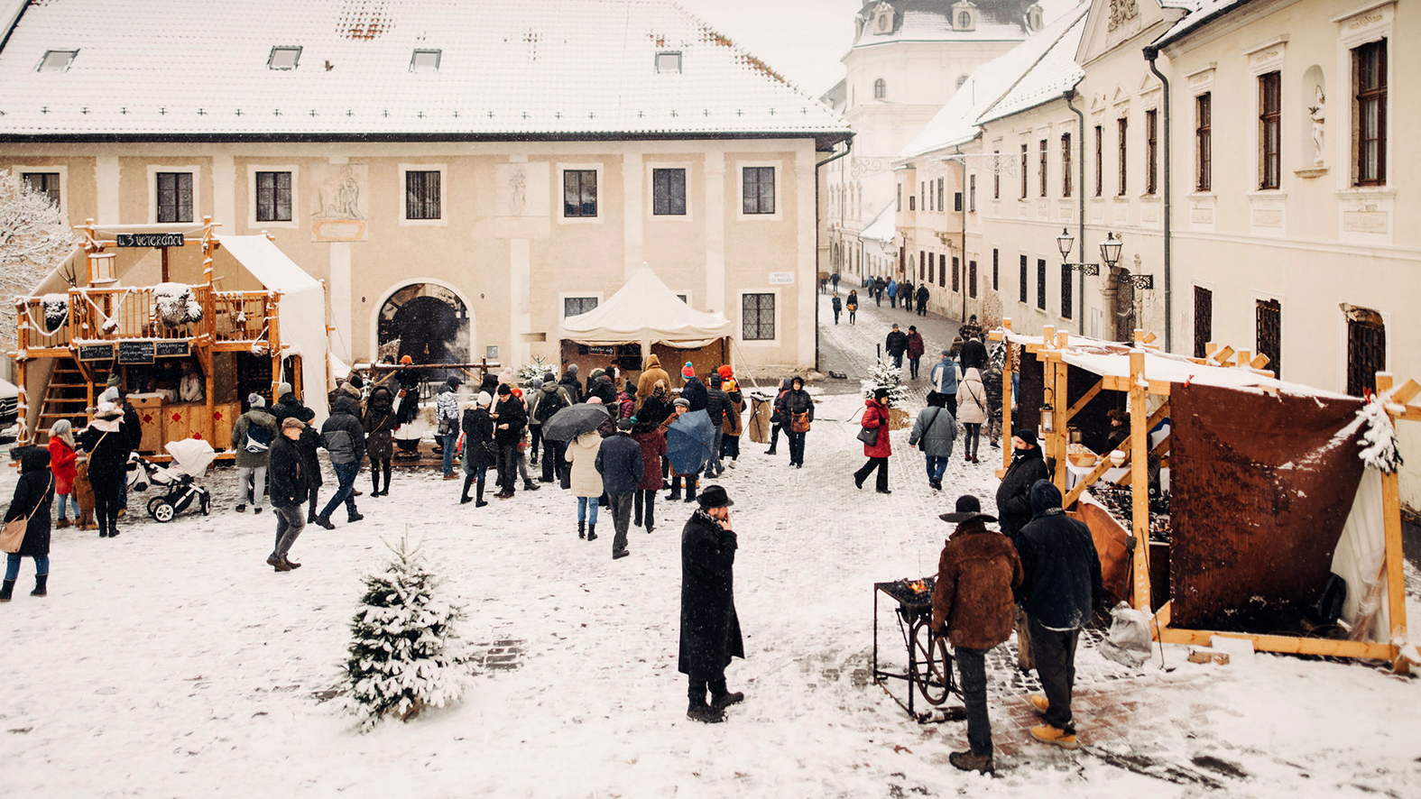 Stredoveké adventné trhy prinášajú na Mikulášske námestie kúsok histórie