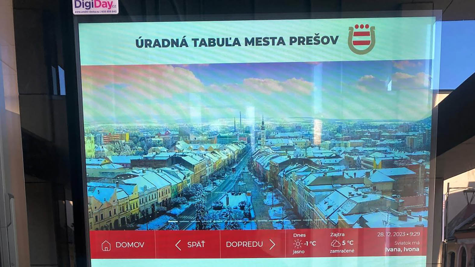 Pri budove Mestského úradu v Prešove pribudla digitálna úradná tabuľa  