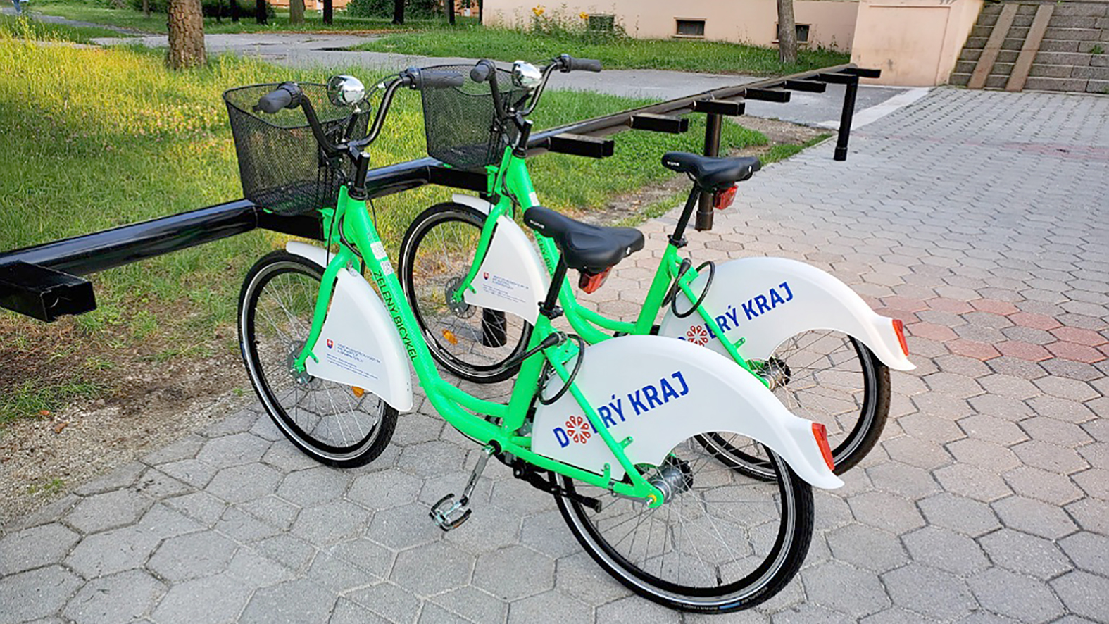 Mesto Lučenec od januára prevzalo prevádzku zdieľaných bicyklov