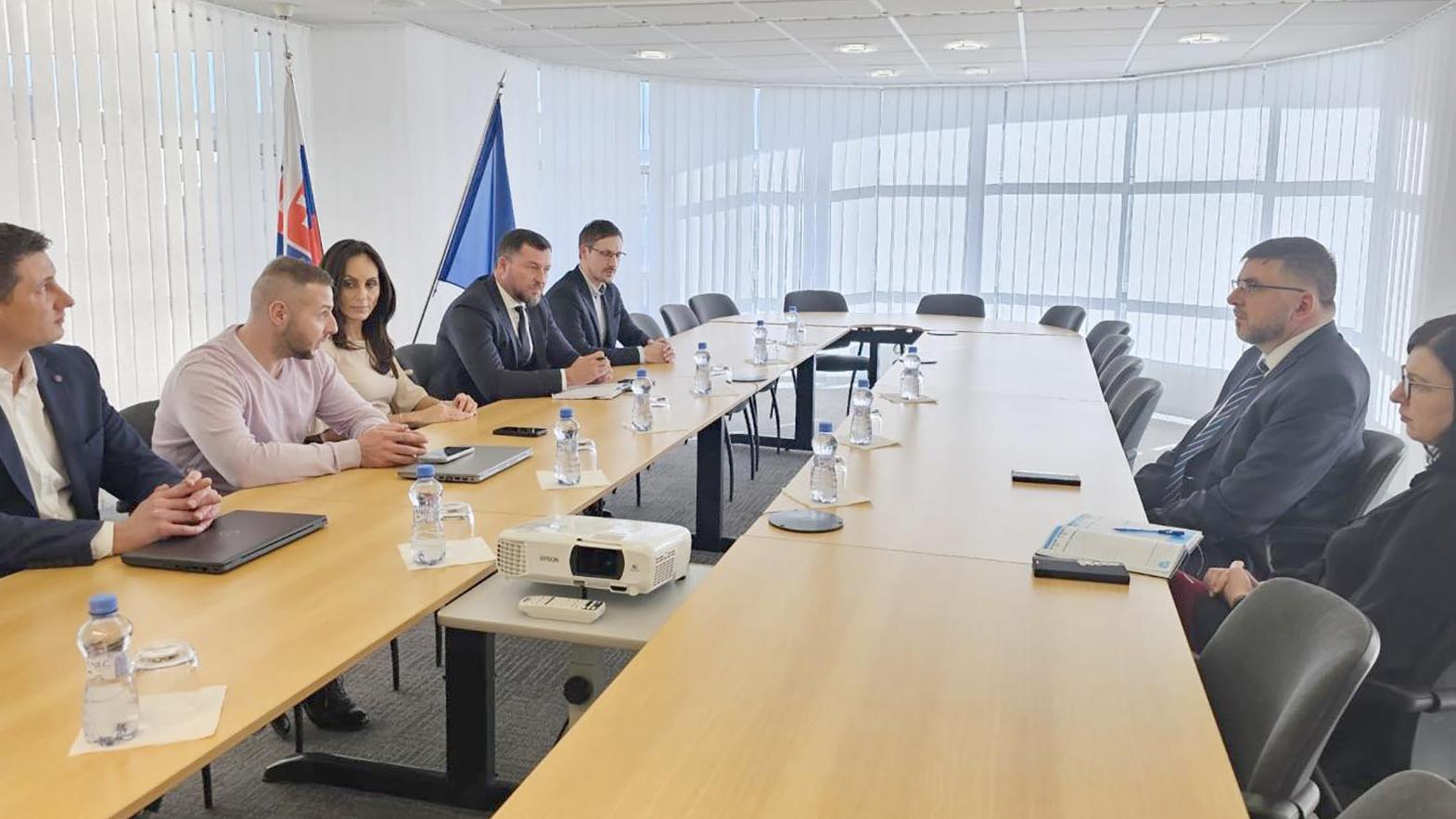 S ministerkou zdravotníctva SR aj o povinnosti mať umiestnený defibrilátor  