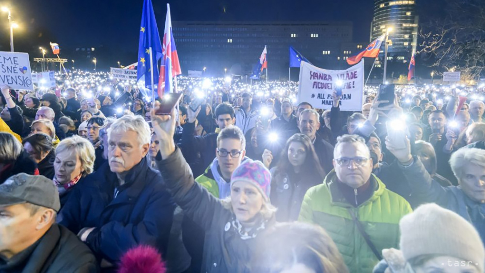 Tisíce ľudí po celom Slovensku si pripomenuli výročie vraždy J. Kuciaka