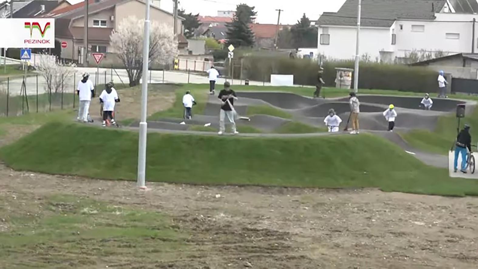 V Pezinku otvorili novú pumptrackovú dráhu
