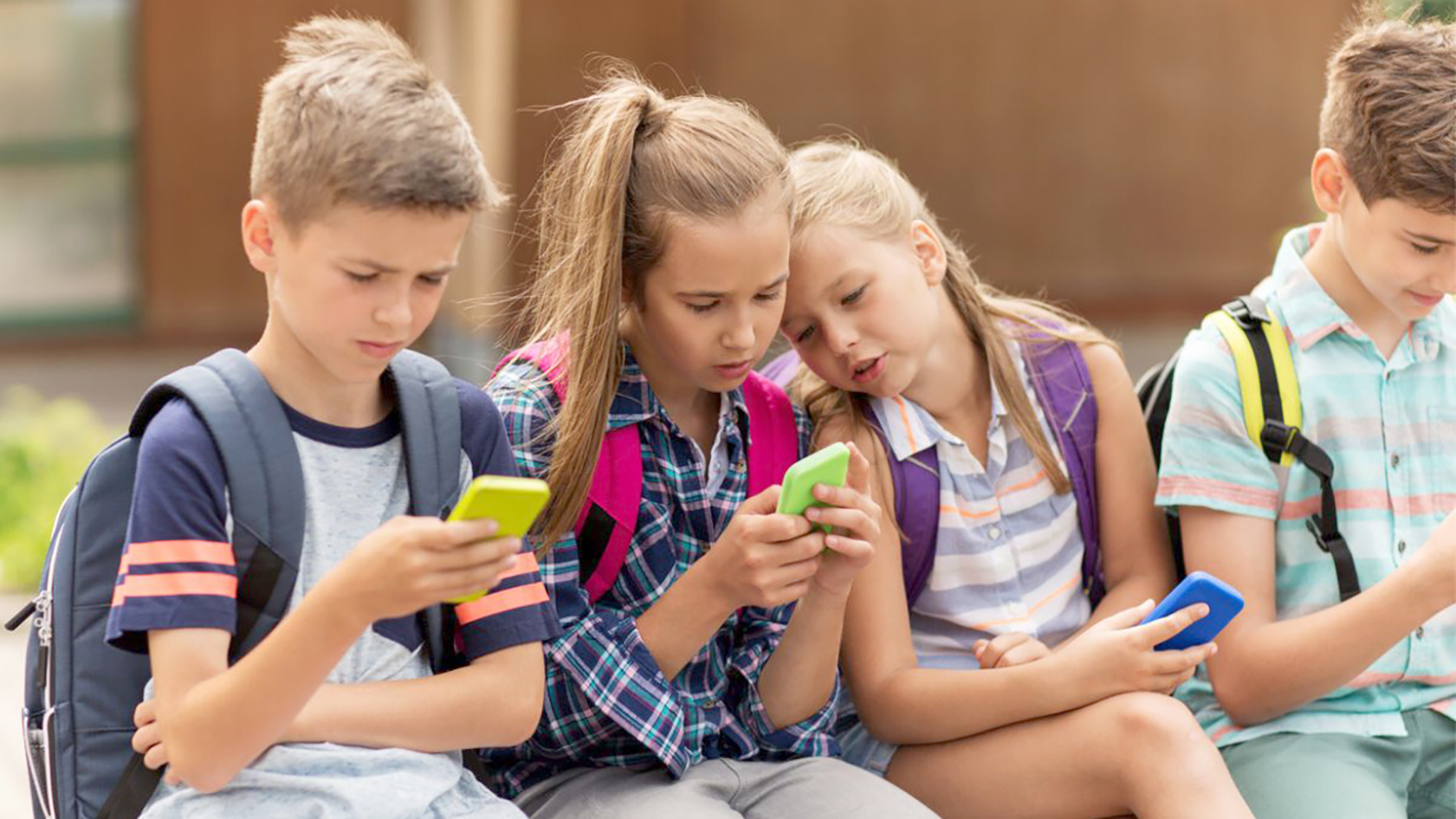 Parlament detí a mládeže podporil reguláciu mobilov v základných školách