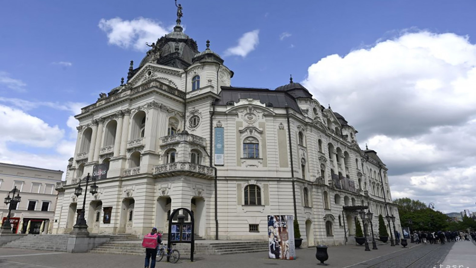 KSK rozdelí 400-tis. eur na verejnoprospešné projekty, vyhlásil výzvu