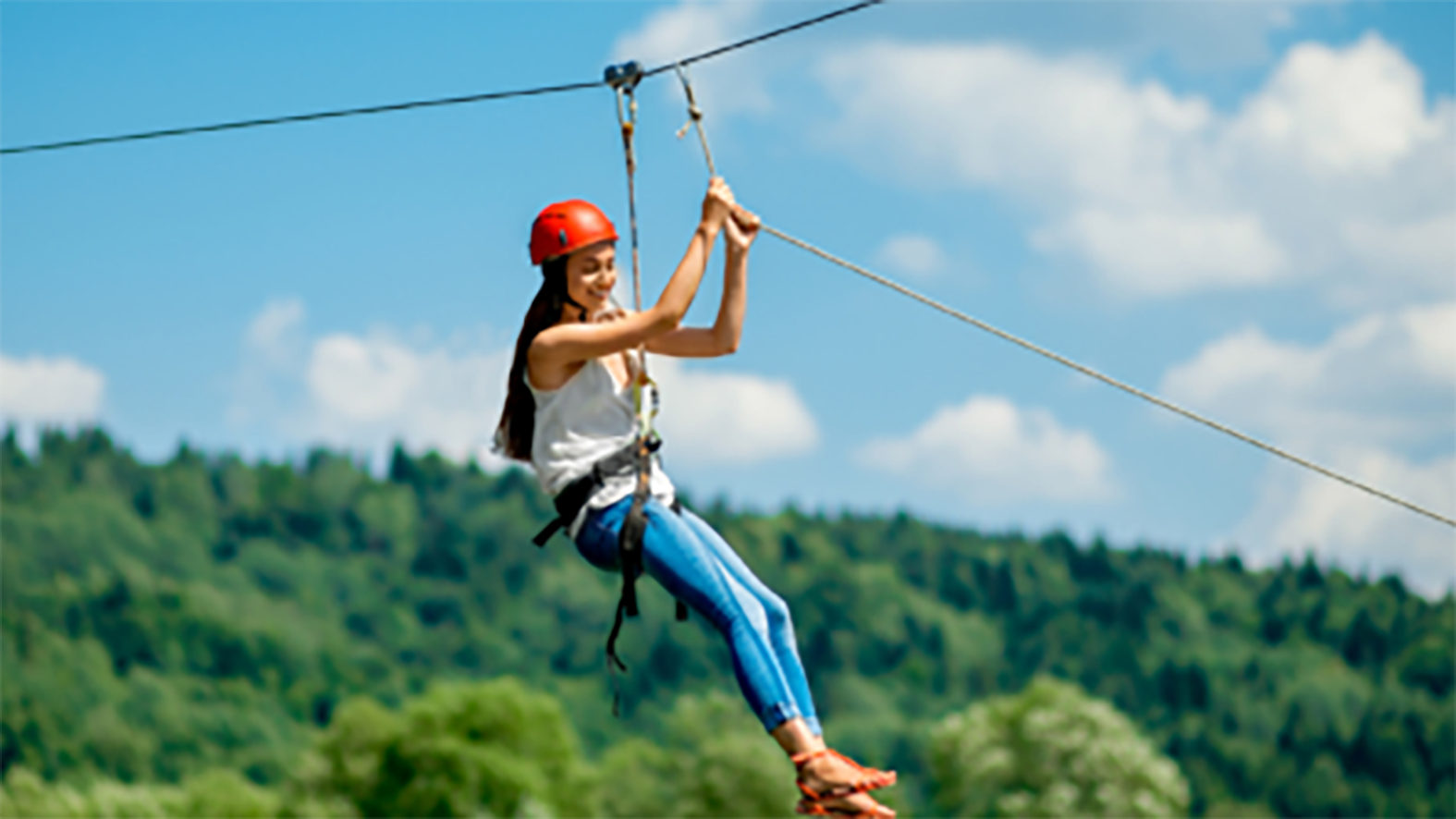 V Gombaseku slávnostne otvorili novú 500 metrov dlhú zipline dráhu
