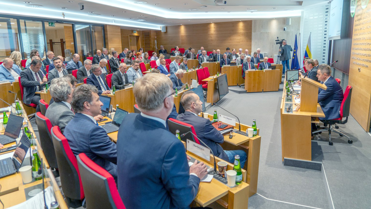 Poslanci PSK rozdelili 1,43 mil. eur cez dotácie