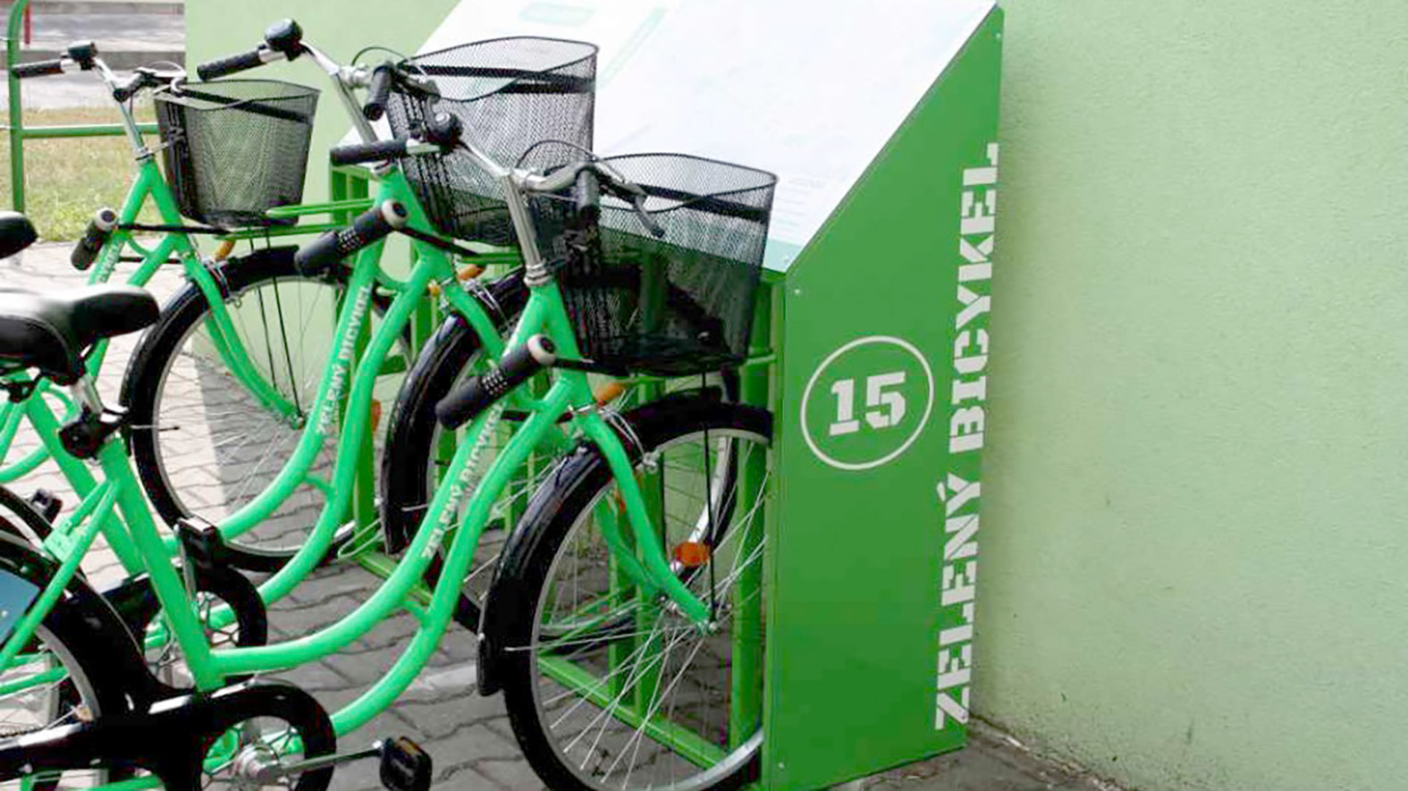 Zdieľané bicykle mesto dočasne prerozdelilo občianskym hliadkam a školám