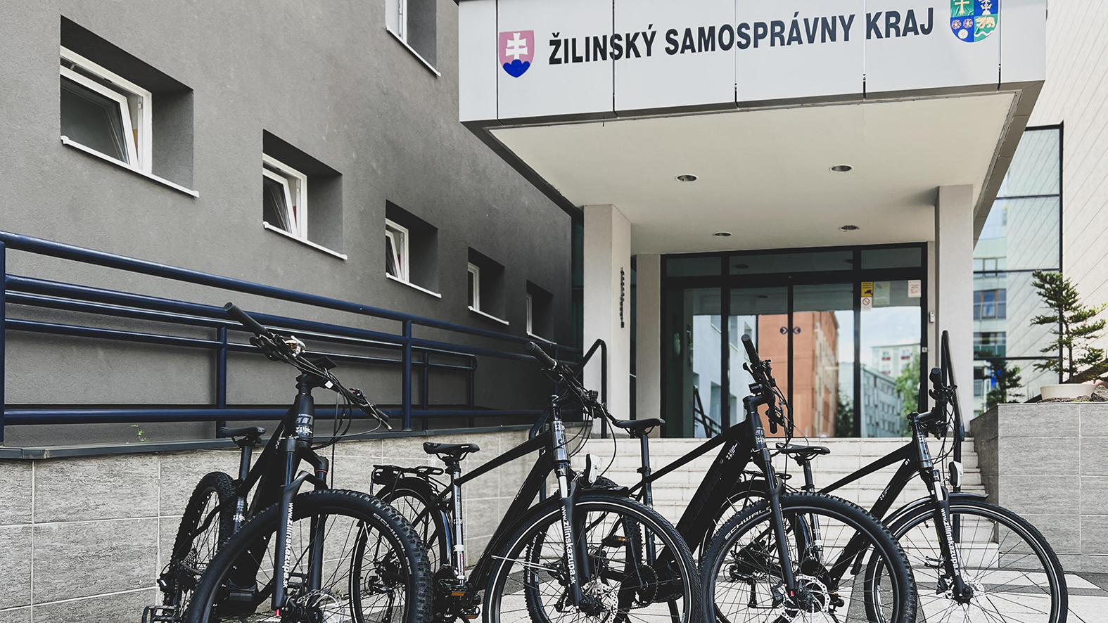 Zamestnanci Úradu ŽSK môžu využívať služobné elektrobicykle