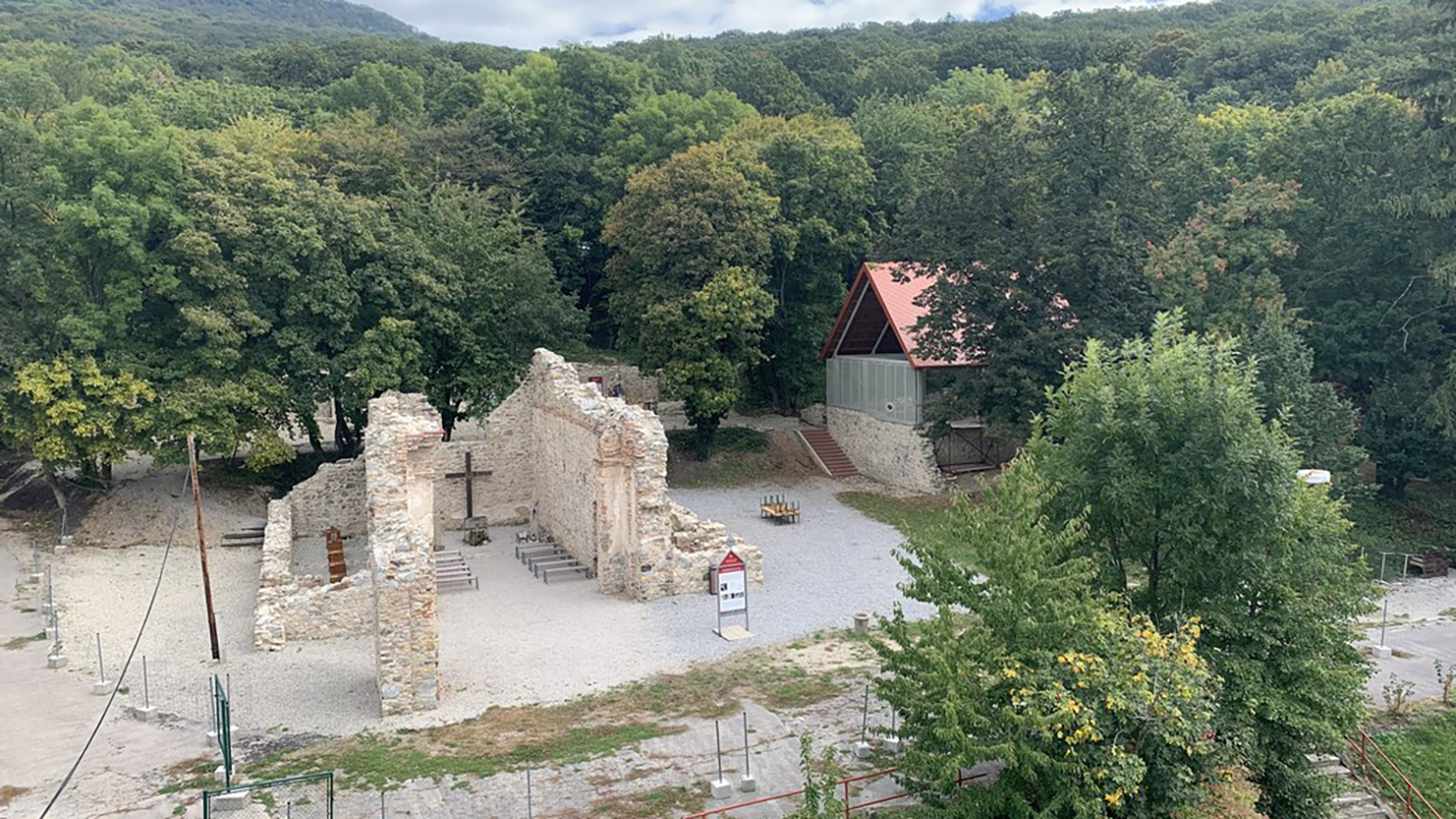Púť na Zoborský kláštor vyvrcholí inauguráciou známky mnícha Cypriána