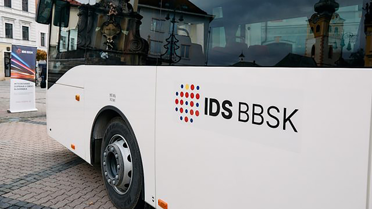 BBSK podporil letné autobusy sumou takmer 15-tis. eur, ľudí odvezú za zážitkami