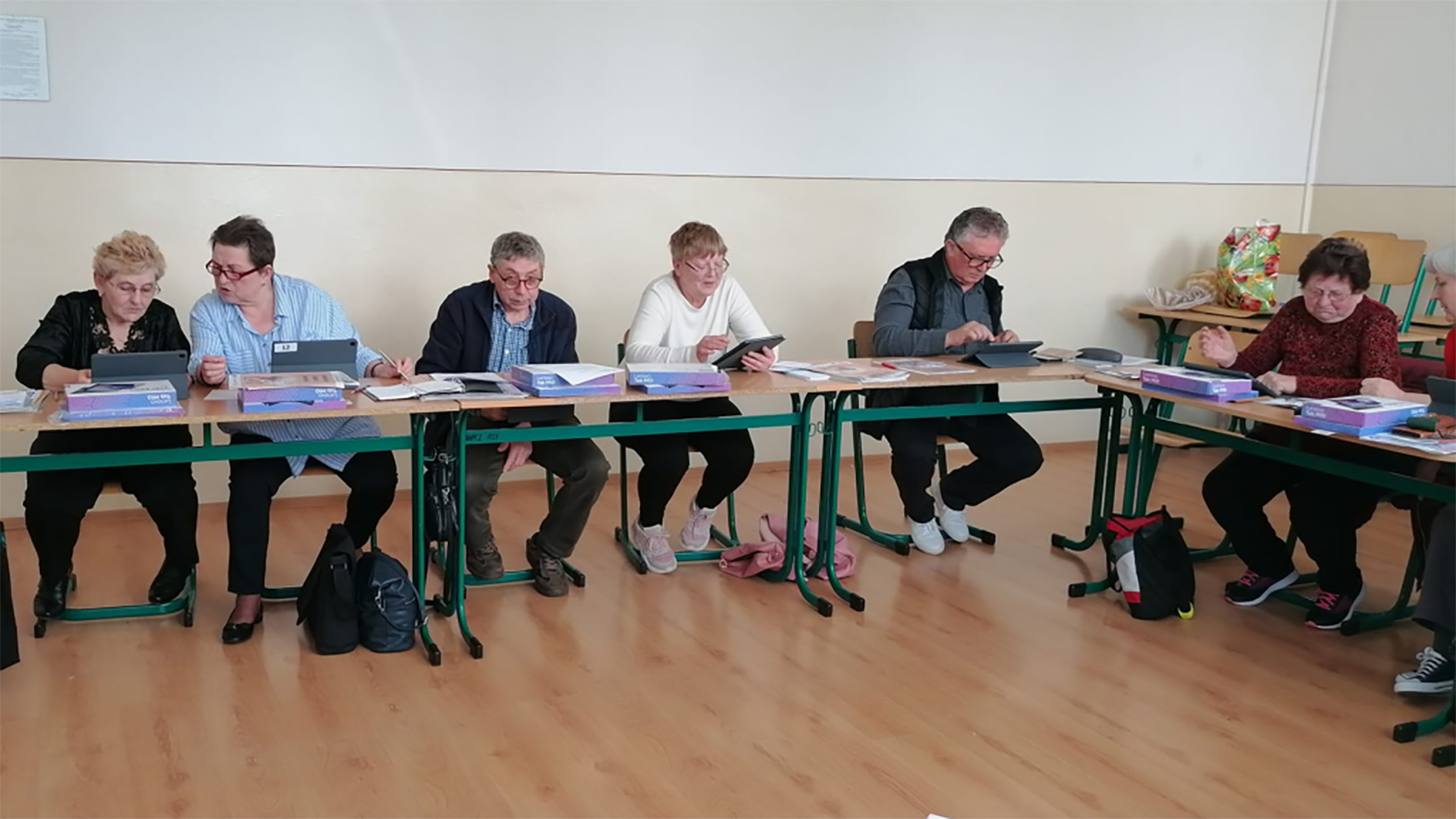Seniori sa v laviciach strednej školy PSK učia digitálnym zručnostiam 