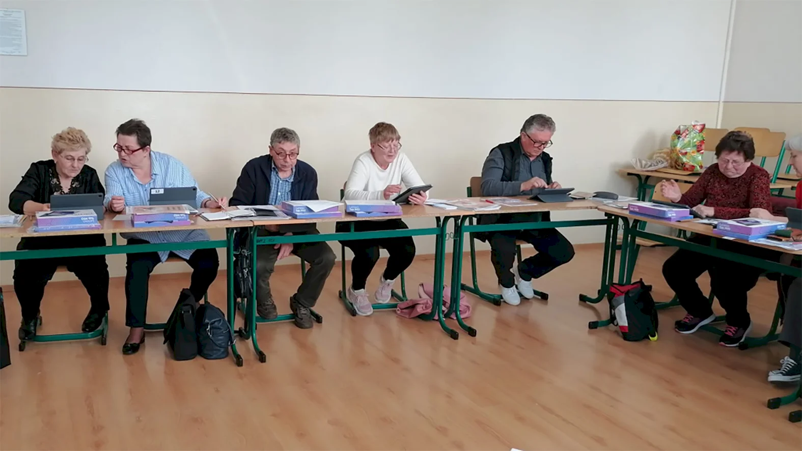 Seniori sa v laviciach strednej školy PSK učia digitálnym zručnostiam 