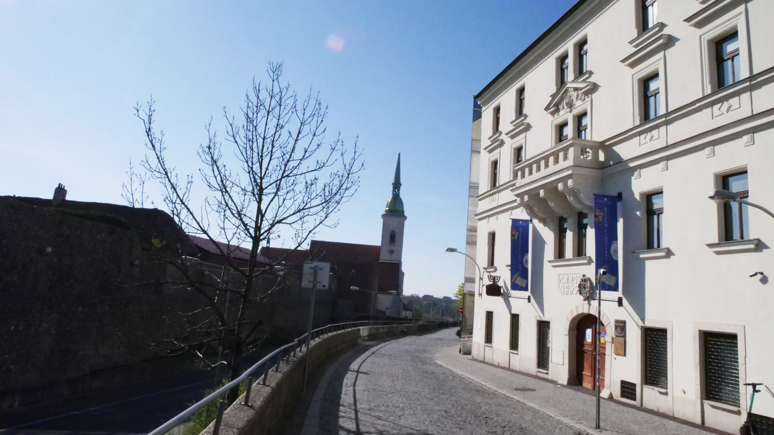 Múzeum židovskej kultúry otvorilo výstavu Od hlavy po päty odetí v zákone