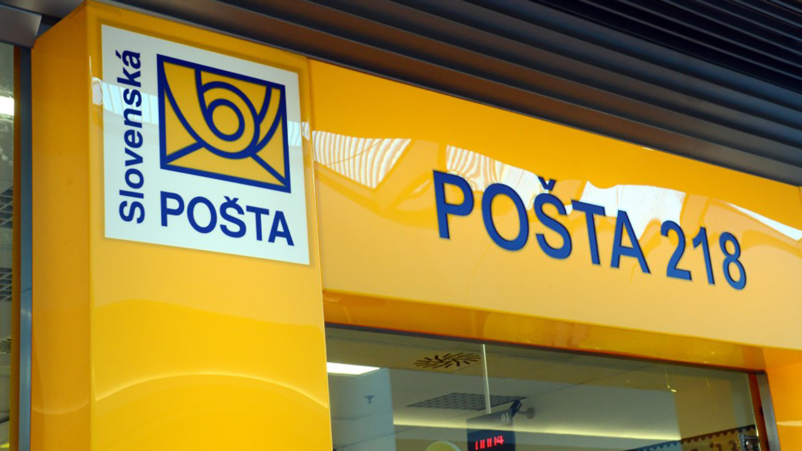 Klienti zaplatia kartou už aj u poštových doručovateľov