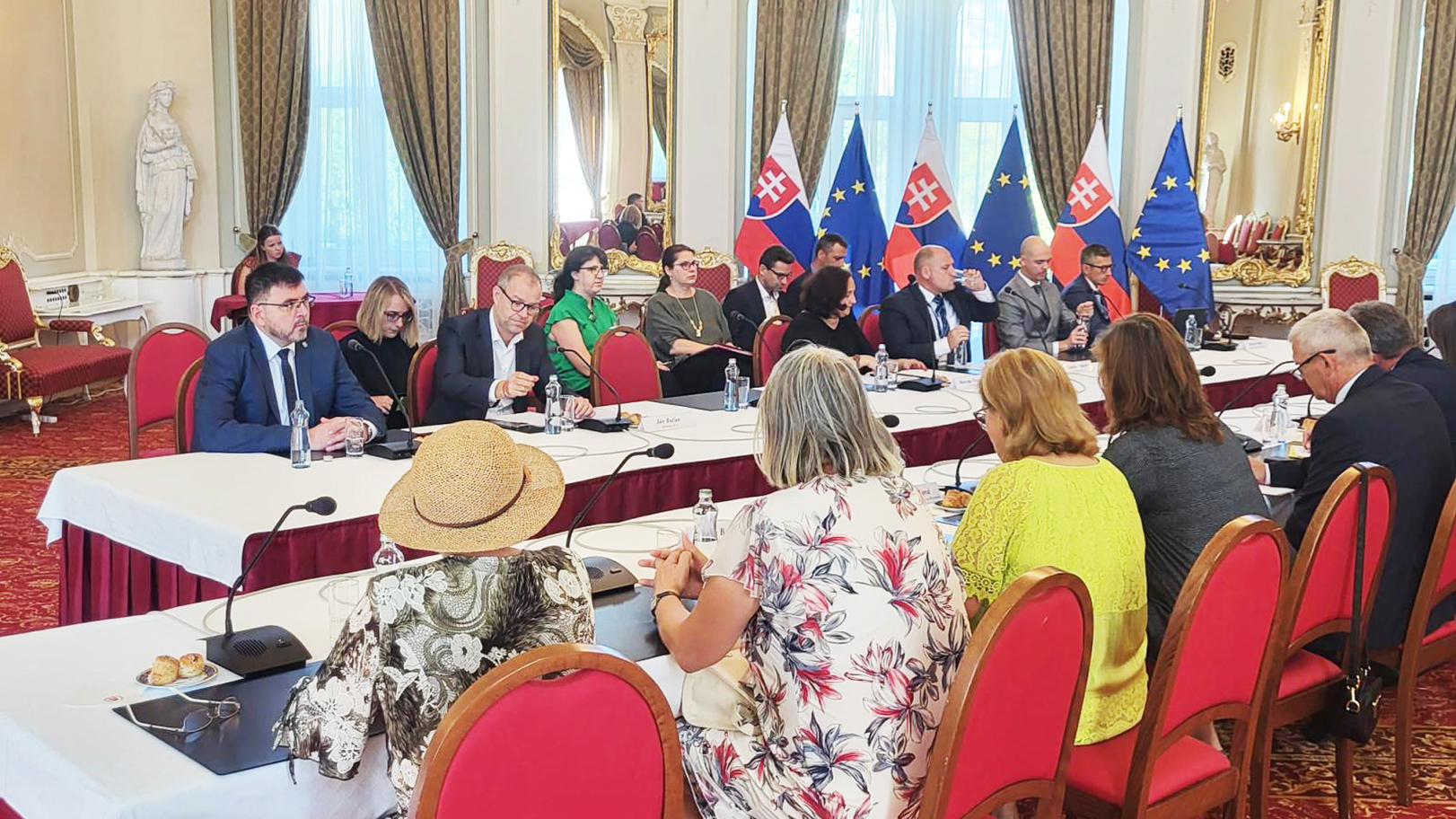 Zvyšovanie platov je podmienené doriešením financovania samospráv