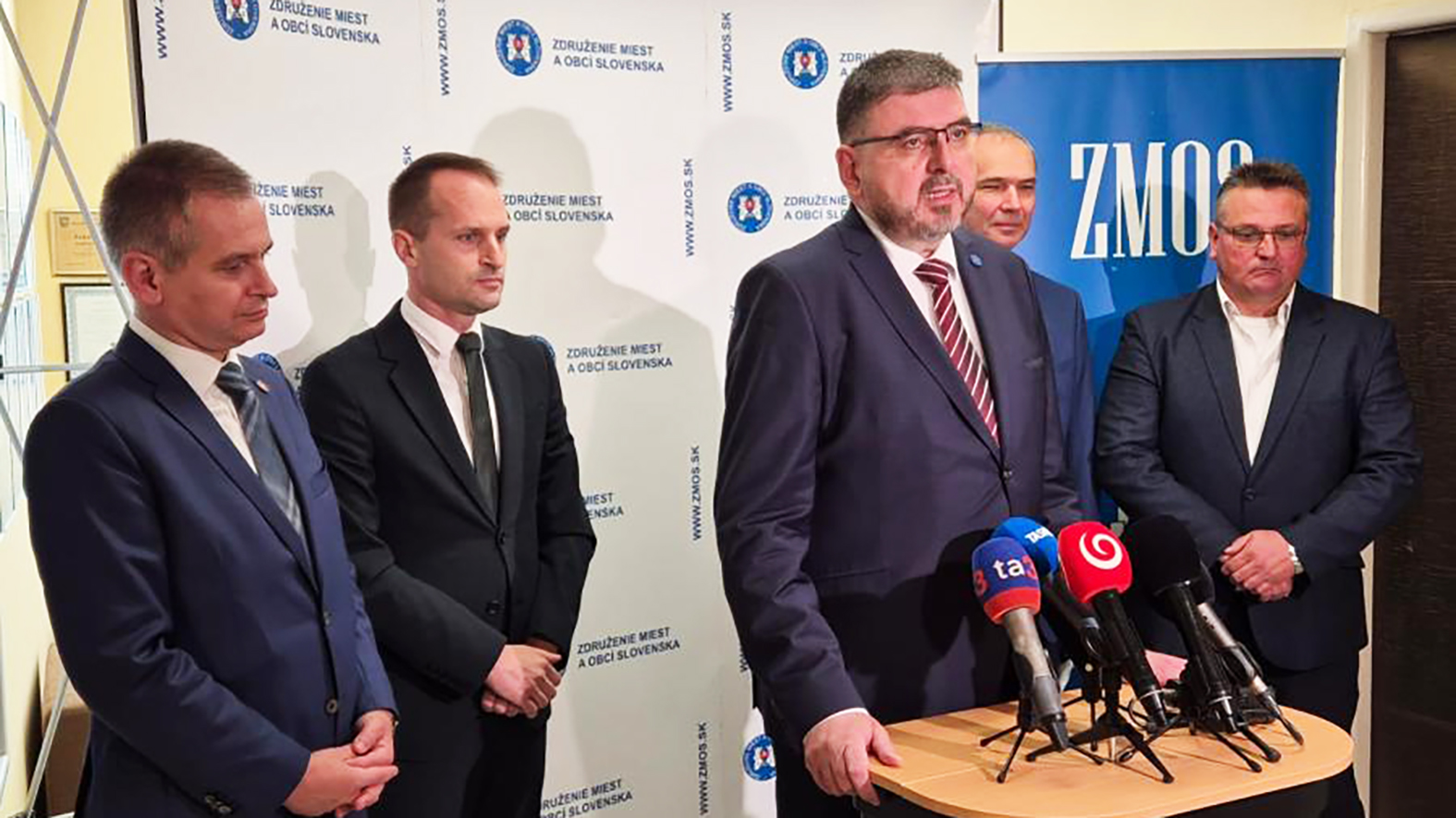 Samosprávy avizujú úsporné opatrenia, dotknúť sa môžu športu