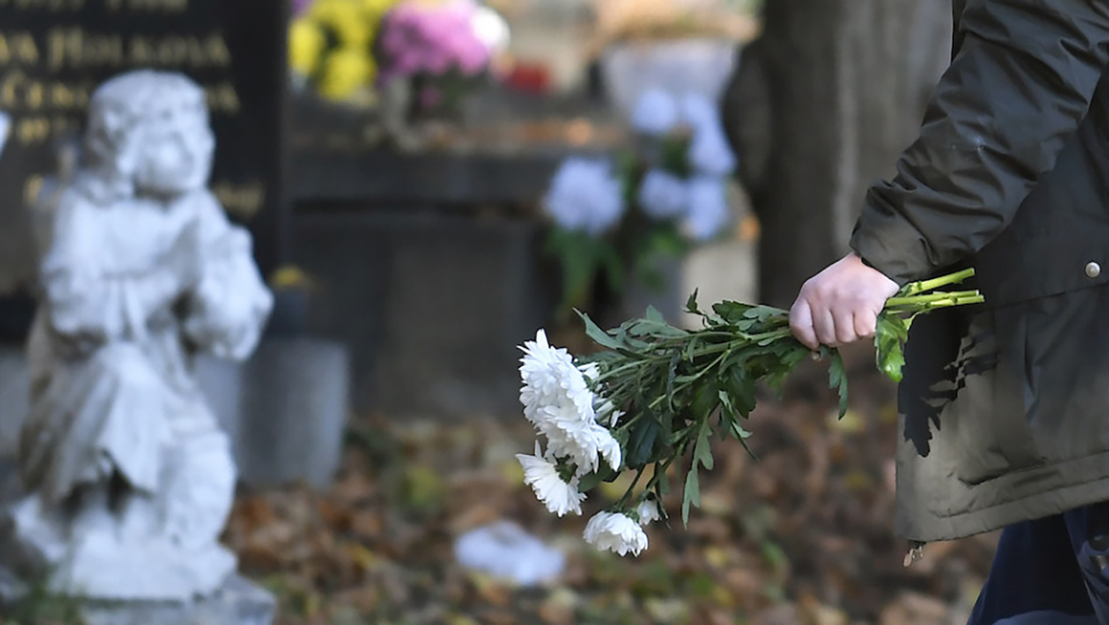 V Žiline využijú Dušičky na riešenie problému s nezaplatenými hrobovými miestami