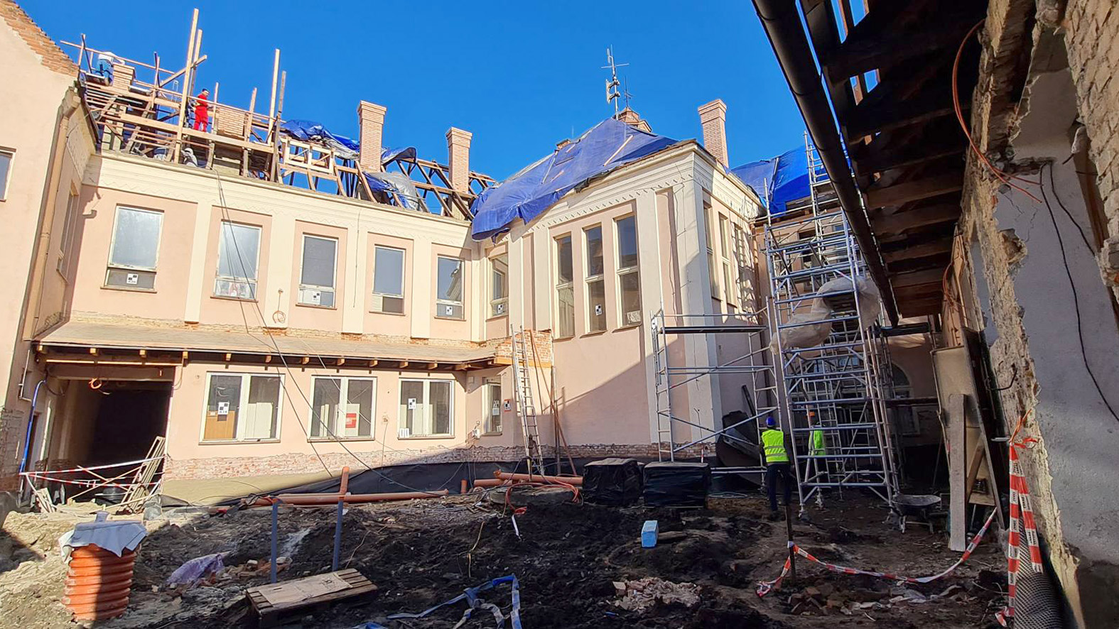 Na radnici pracujú štyri mesiace. Obnova potrvá ďalší rok