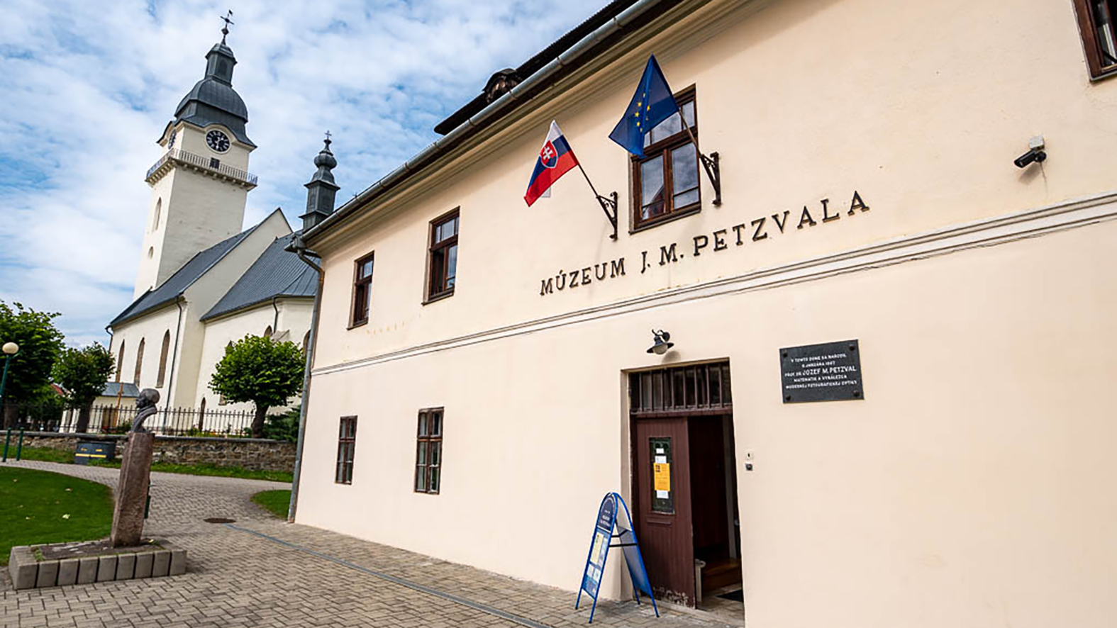 Rezort kultúry konsoliduje financie zatváraním múzeí a kultúrnych pamiatok
