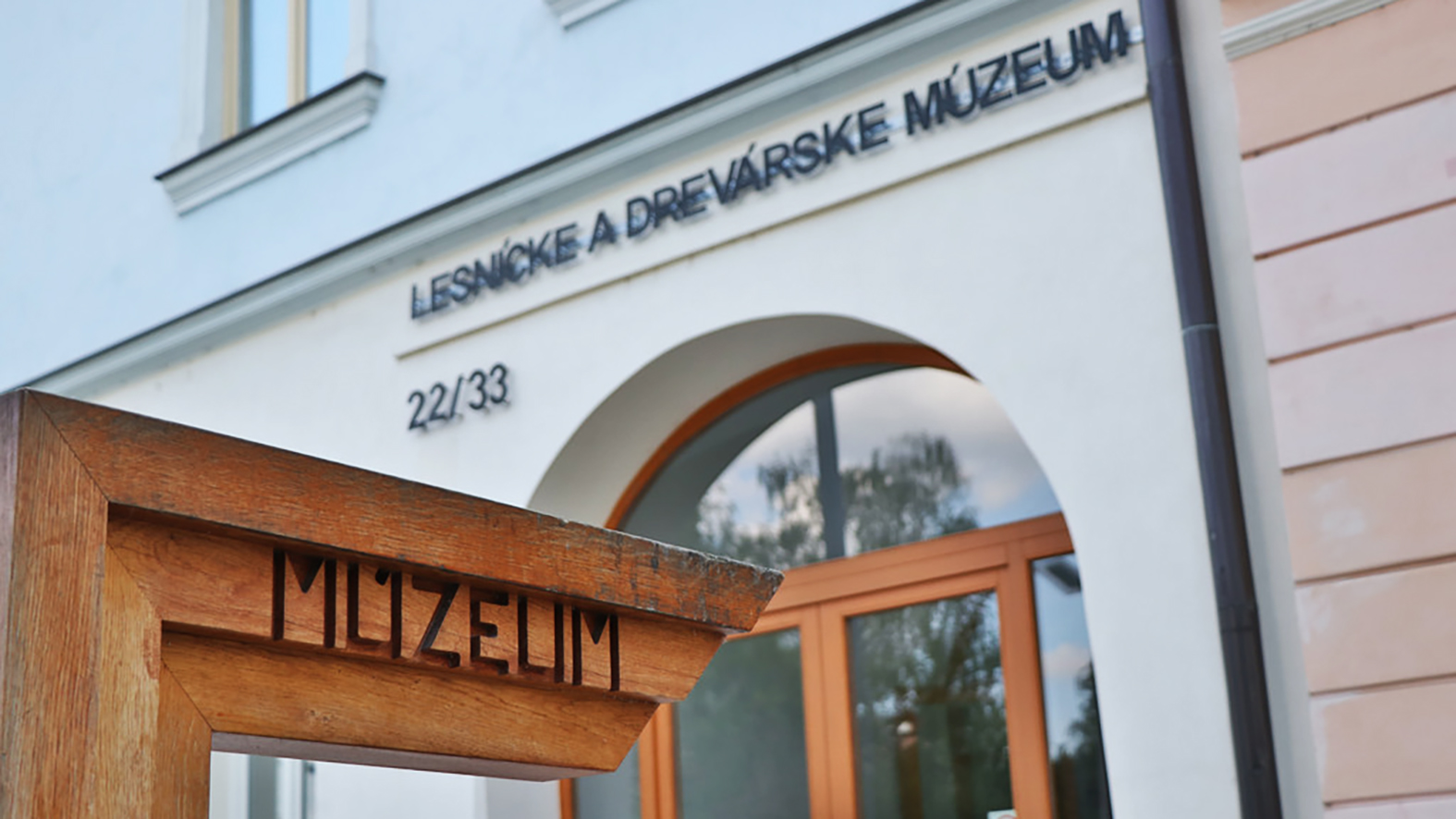Lesnícke a drevárske múzeum pripravilo výstavu venovanú tematike Vianoc