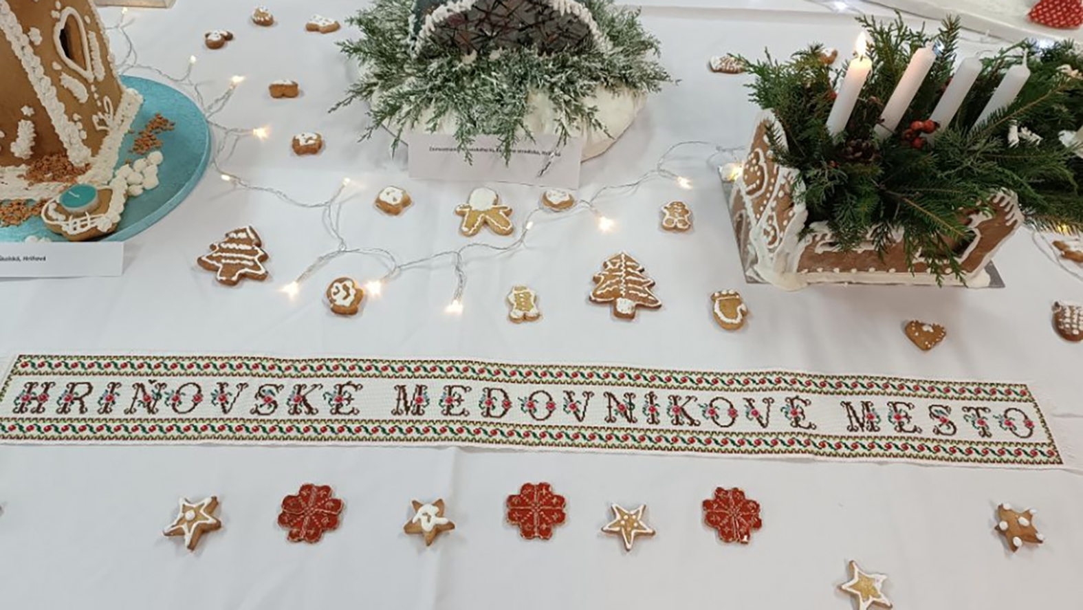 Medovníkové mesto vytvorili hriňovskí žiaci, seniori i šikovní obyvatelia