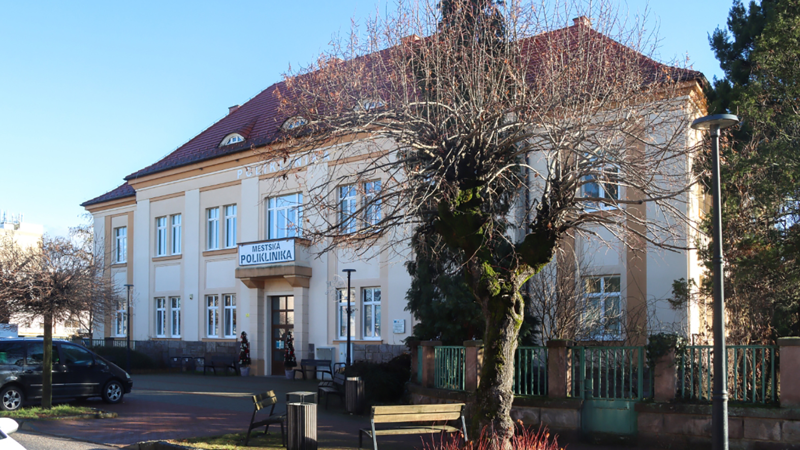Radnica vo Vrábloch pripravuje rekonštrukciu mestskej polikliniky