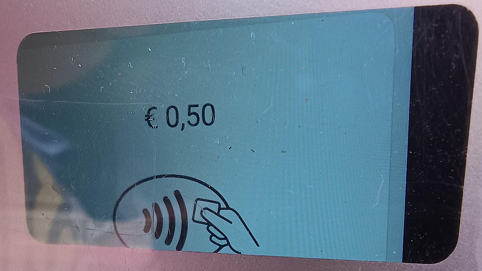 Bezkontaktnú platbu kartou v automatoch na cestovné lístky si cestujúci obľúbili