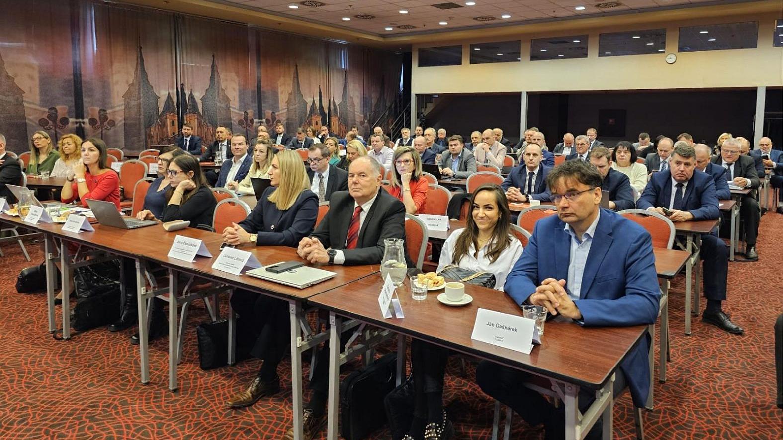 35. výročie ZMOS sme si pripomenuli na mimoriadnom zasadnutí Rady ZMOS