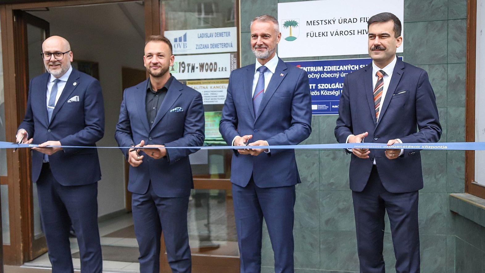 Vo Fiľakove otvorili centrum zdieľaných služieb