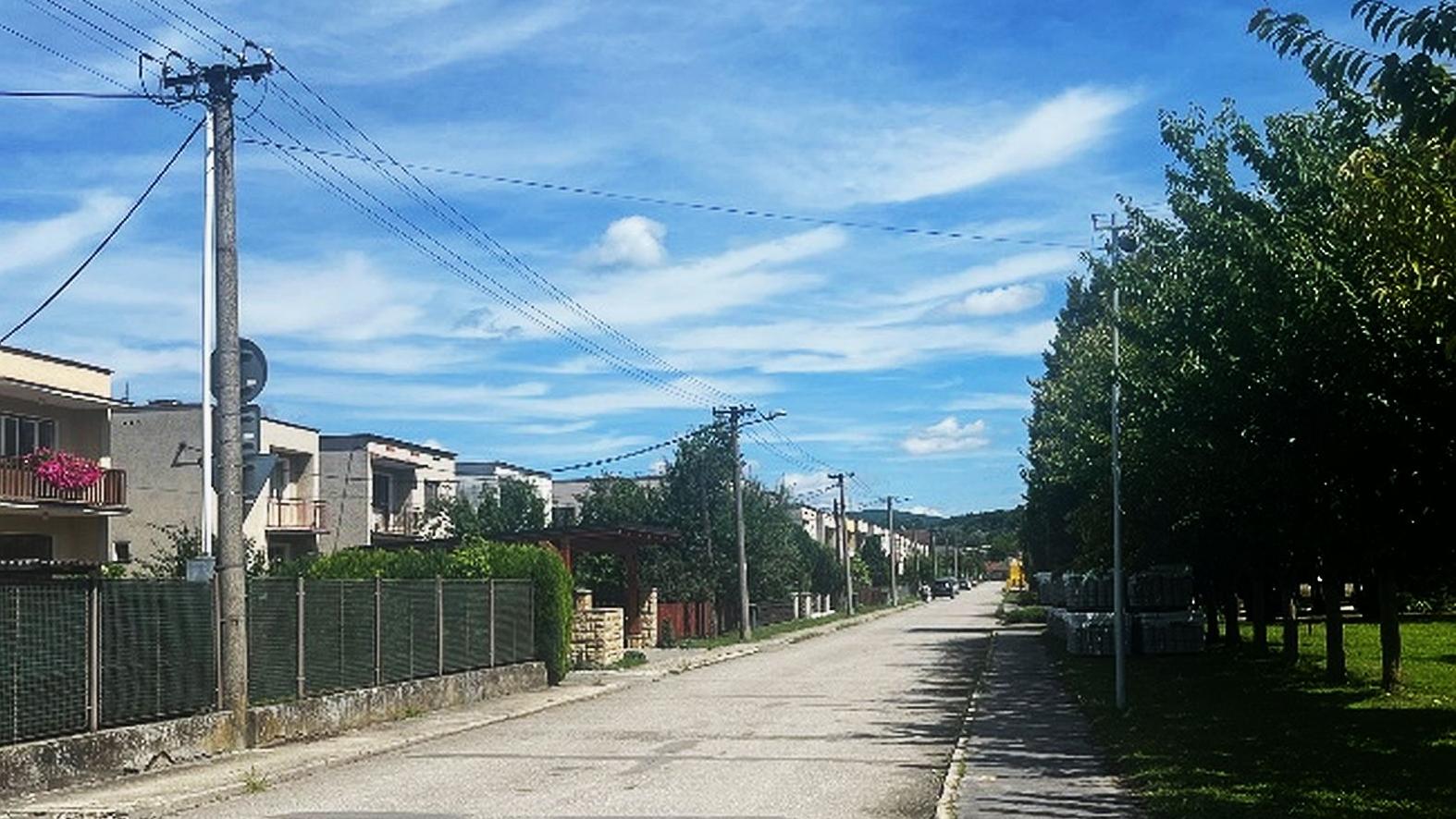 Obec Beluša ušetrila za rok 2024 dve tretiny nákladov za osvetlenie