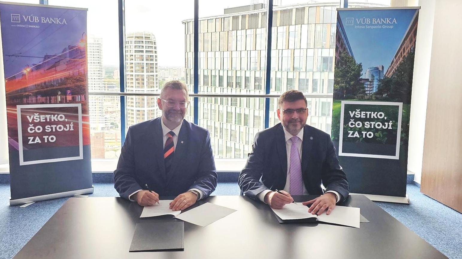 Dekáda výnimočného partnerstva. VÚB banka a ZMOS pokračujú v úspešnej spolupráci