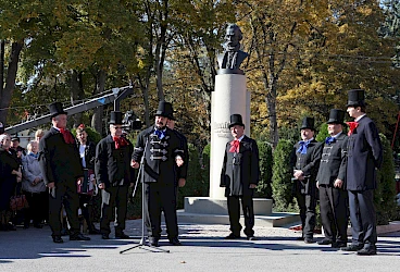 uhrovec4.jpg