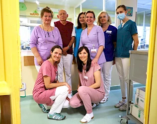 fnsp_za_o_predcasne_narodene_babatka_sa_stara_tim_odbornikov_jednotky_resuscitacnej_starostlivosti_o_novorodencov.jpg
