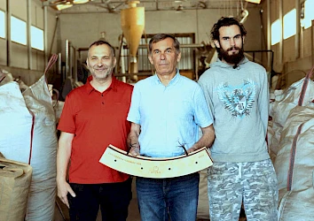 foto4_vitazny_tim_slovenskeho_konopneho_druzstva_nadacia_vub.jpg