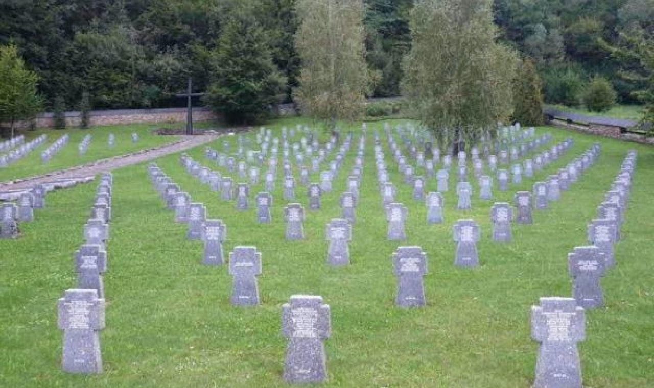 Vojnový cintorín Hunkovce. Snímka zdroj: Vojenský historický ústav.