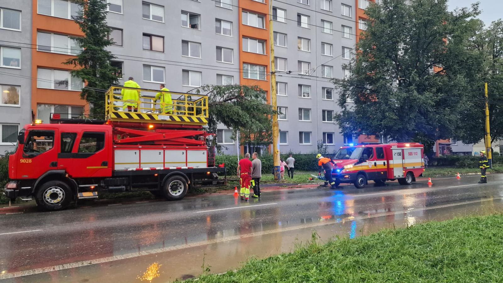 Mesto Prešov vyhlásilo mimoriadnu situáciu po silnej búrke spojenej so silným krupobitím