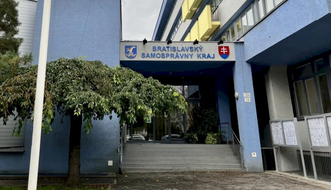 O post predsedu Bratislavského kraja zabojuje v októbrových komunálnych voľbách 7 uchádzačov