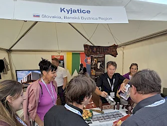 Obce Budmerice a Kyjatice si prevzali ocenenia v Európskej cene obnovy dediny 2026
